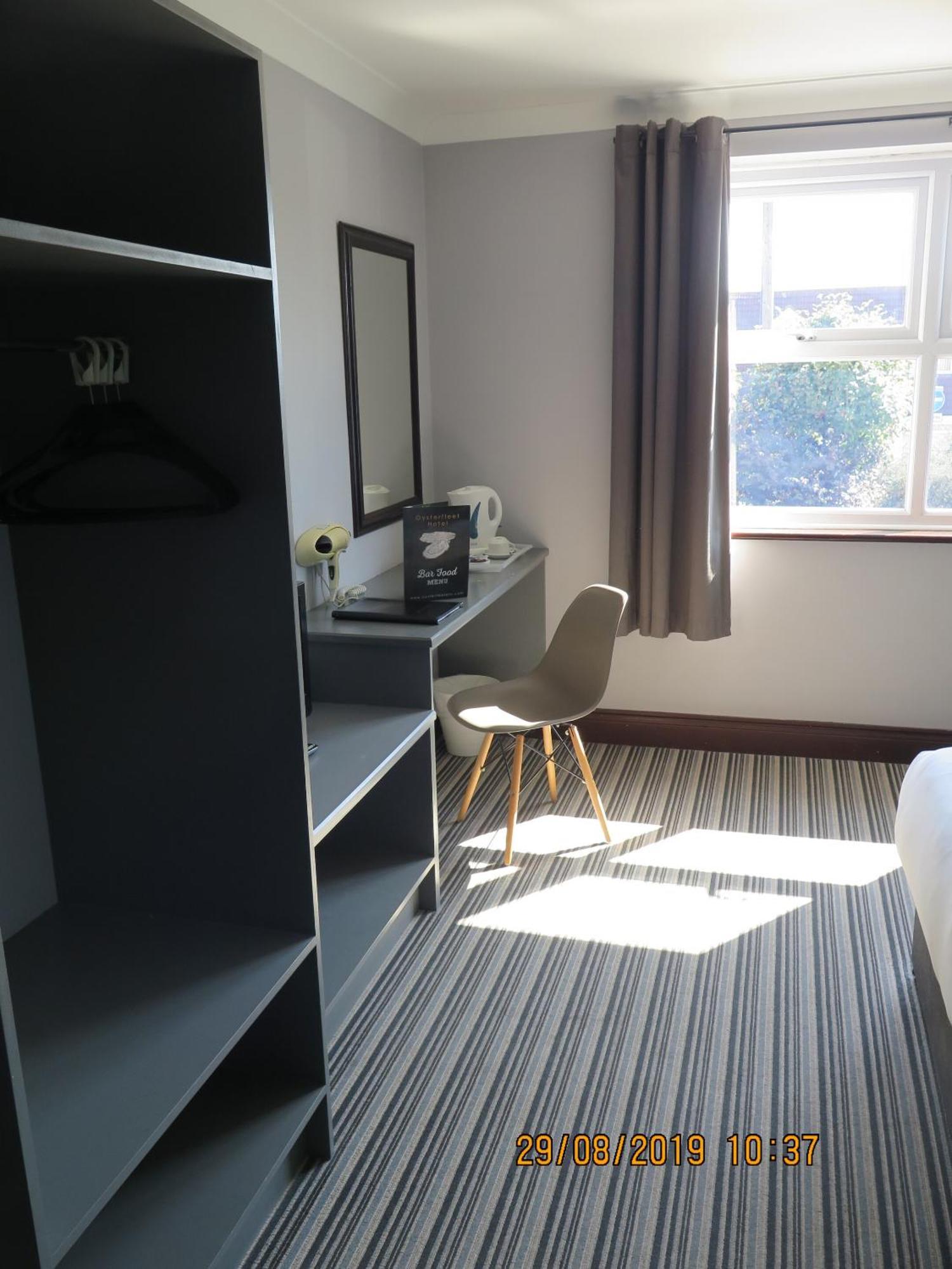 Oyster Fleet Hotel Canvey Island Exteriör bild