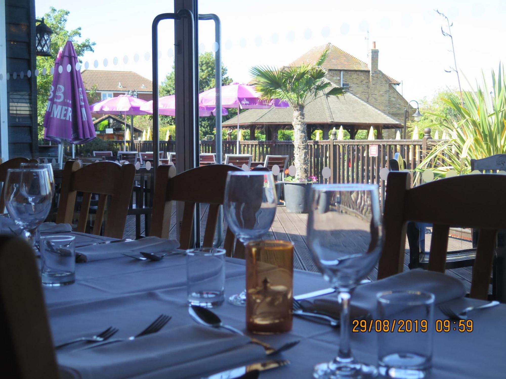 Oyster Fleet Hotel Canvey Island Exteriör bild